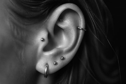 Piercings de titanio · Cuarto Elemento Tattoo Studio