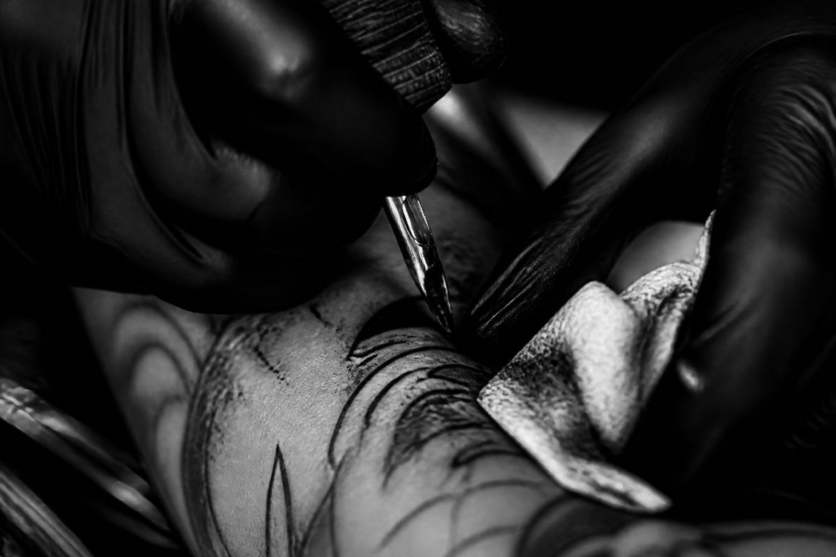 Proceso de tatuaje en Cuarto Elemento